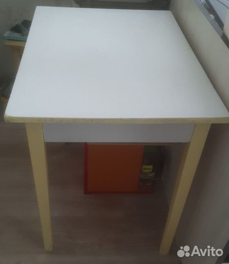 Стол обеденный