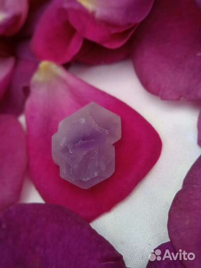 Аметист. Сросток кристалла. Натуральный
