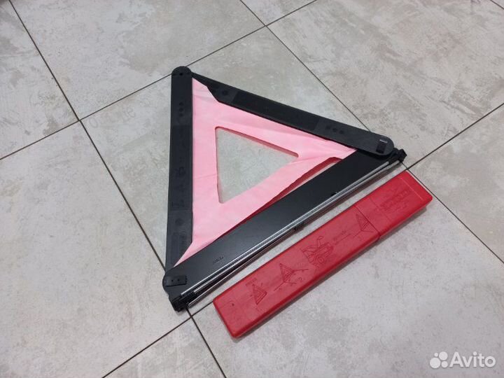 Знак аварийной остановки Mercedes E320 S211