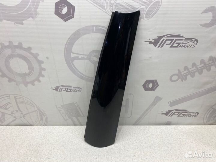 Накладка задней стойки правая Mercedes-Benz Ml