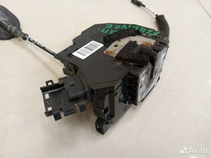 Замок боковой двери задний правый Renault Fluence