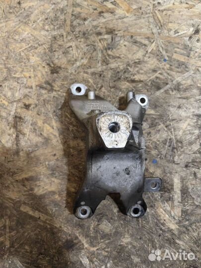 Кронштейн Двигателя Ауди А4 Б8 8K0199308AL