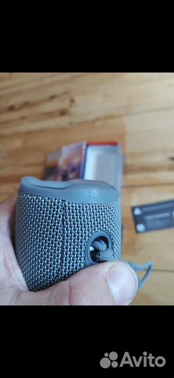 Музыкальная колонка jbl