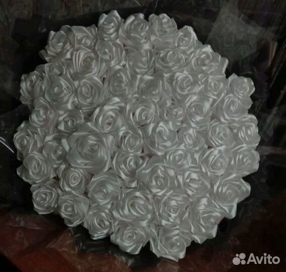 Шикарные букеты роз из атласных лент