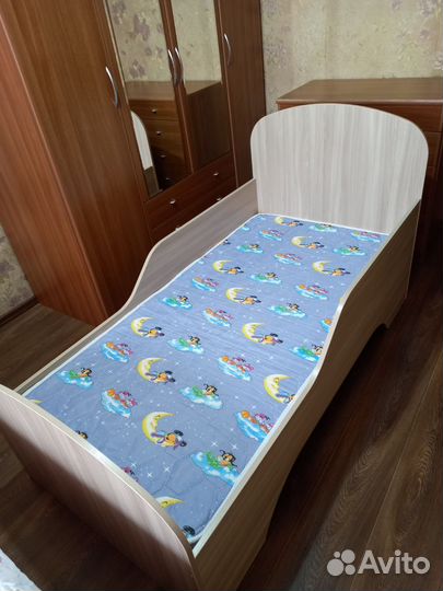 Детская кровать от 3 лет с бортиками, с матрасом