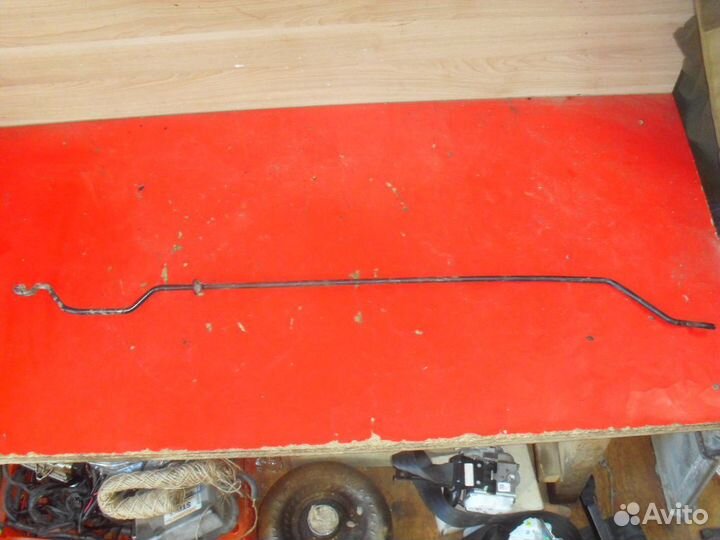 Держатель капота 65771AV600 Nissan Primera (P12)