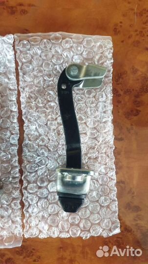 Ограничитель для двери дл. задний на Гранту,Калину