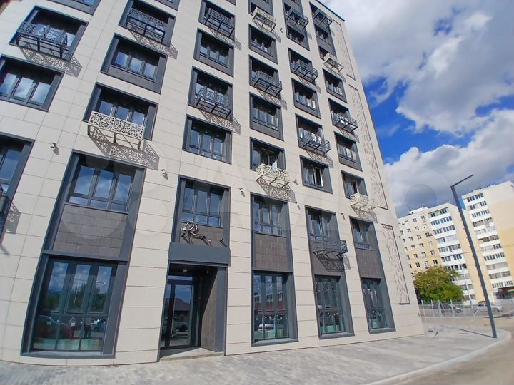 2-к. квартира, 63 м², 1/8 эт.