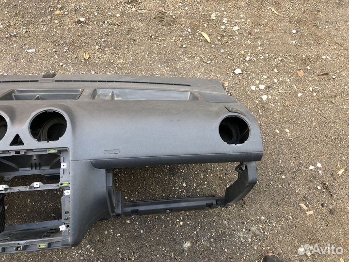 Торпедо Volkswagen Caddy 3 без airbag