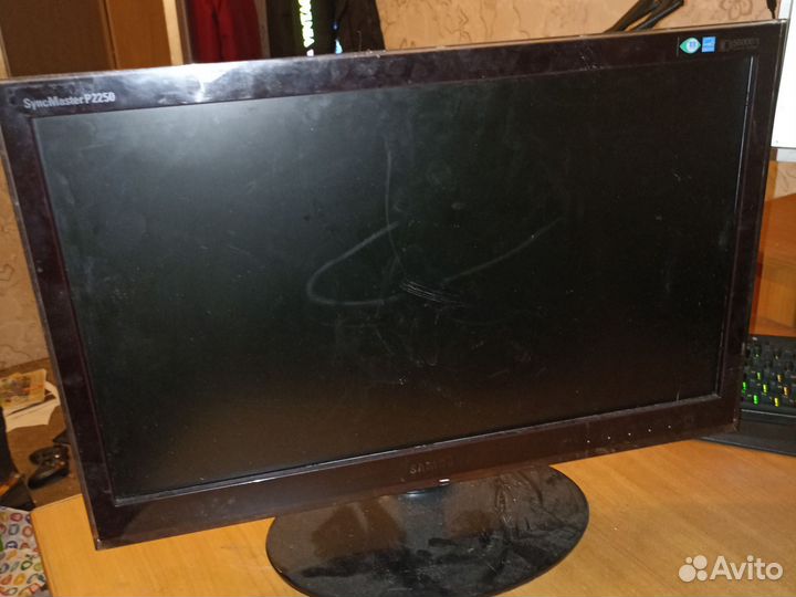 Разбитый монитор Samsung с сенсорной панелью