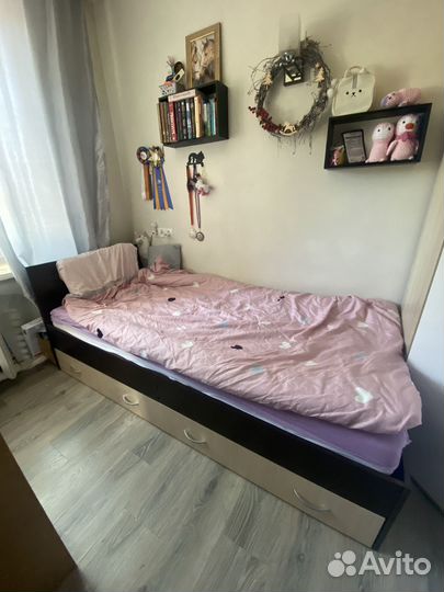 Кровать с матрасом