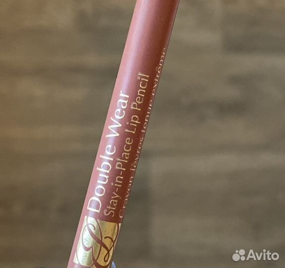Estée lauder устойчивый карандаш для губ 04