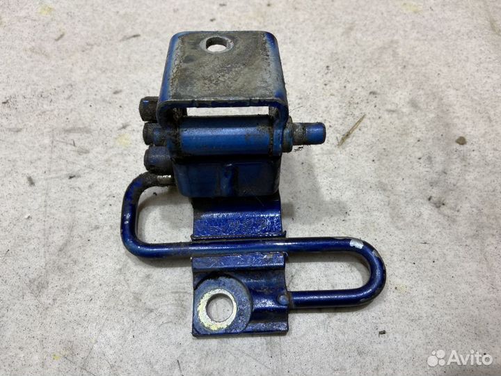 7L0831412 Петля двери VW Touareg 1