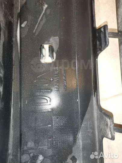 Продам бампер Рено логан степвей, есть повреждения