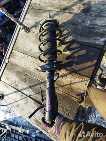 Стойка передняя правая Honda Insight ZE2