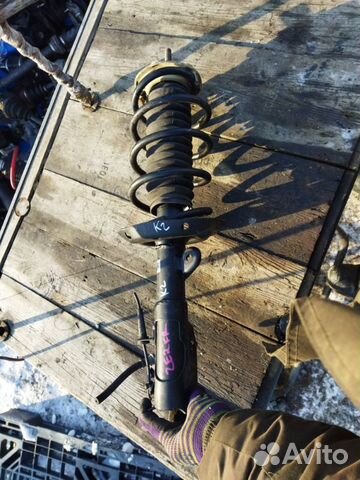 Стойка передняя правая Honda Insight ZE2