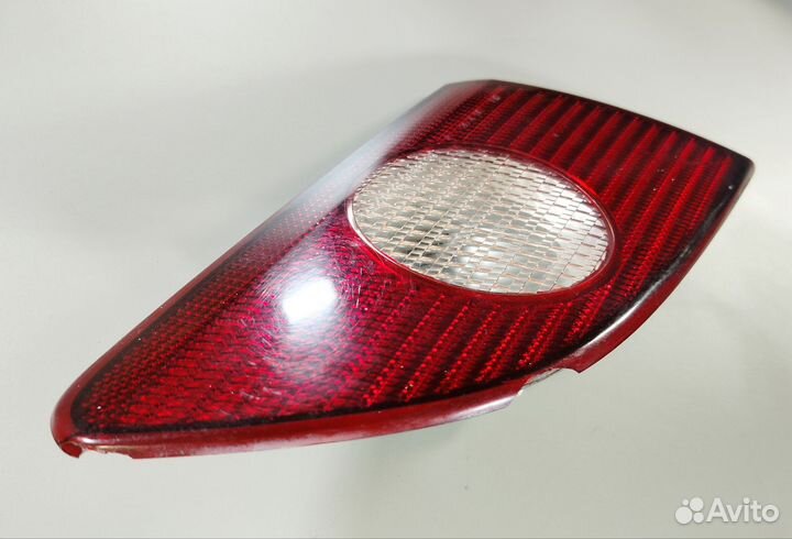 Фонарь в багажник левый Toyota Corolla ZZE110 USA