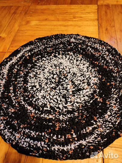 Коврик вязаный ручной работы