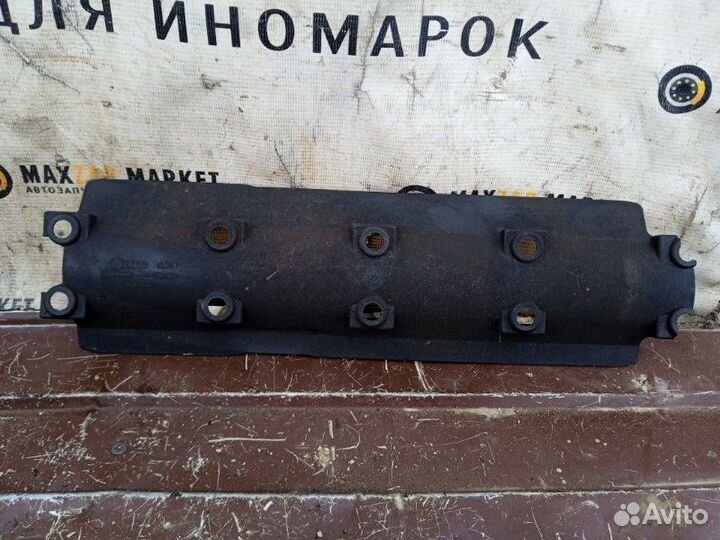 Клапанная крышка Volkswagen Passat 1988 (б/у)