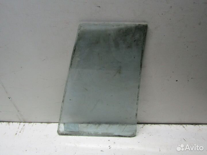 Форточка задних дверей Лев. Мазда 323 1987г