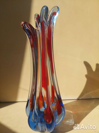 Вазы. цветное стекло