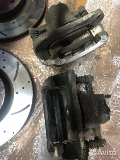 Тормозные диски и супорта в комплекте