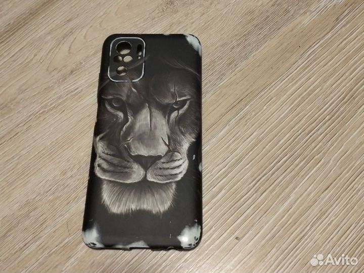 Чехлы на телефоны