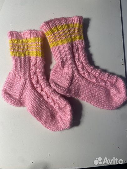 Маленькие вязаные носочки
