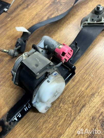 Ремень безопасности передний левый Nissan Primera