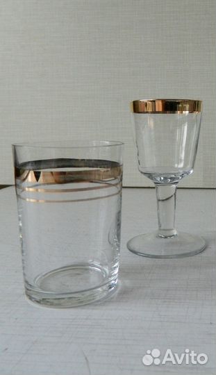 Набор из разных рюмок и стопок