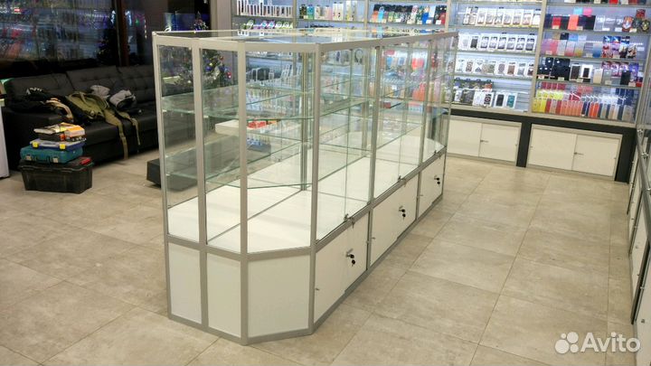 Стеклянная витрина для магазина
