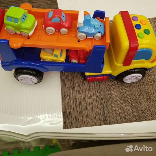 Грузовик перевозчик муз Navystar, пожарная машина