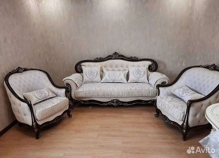 Диван и два кресла