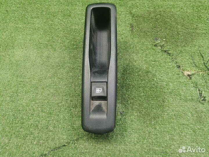 Кнопка стеклоподъемника задняя левая Renault Megan