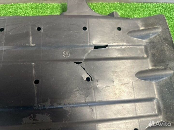 Защита днища кузова задняя правая Hyundai Ix35 2.0