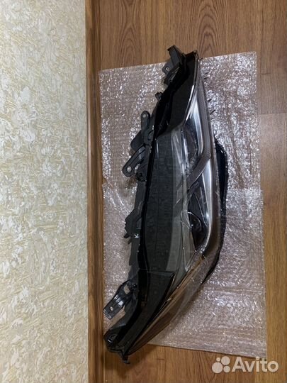 Фара правая на toyota camry 70 оригинал