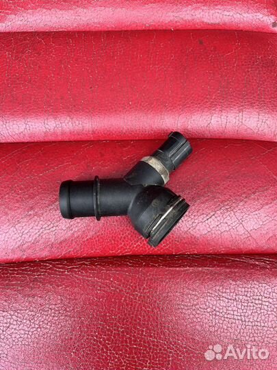 Фланец системы охлаждения Skoda Octavia A5