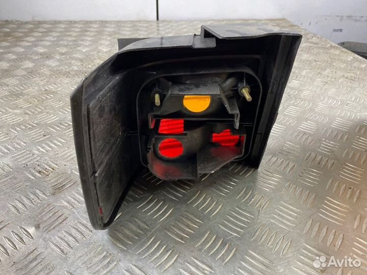 Стоп-сигнал передний правый Volkswagen Passat B3