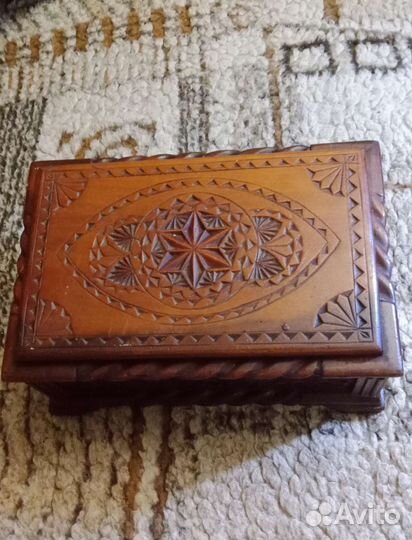 Шкатулка резная
