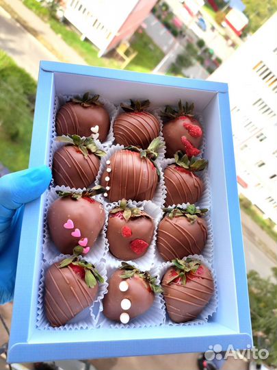 Клубника в хрустящем бельгийском шоколаде букет