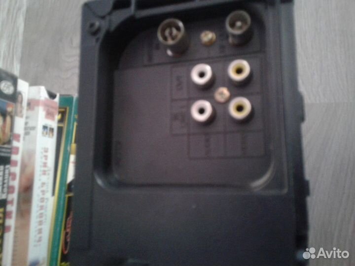 Видеоплеер и 40 видеокасет