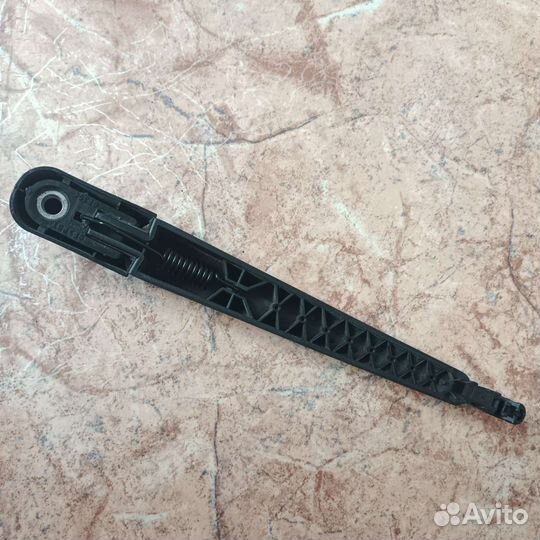 Поводок стеклоочистителя задний