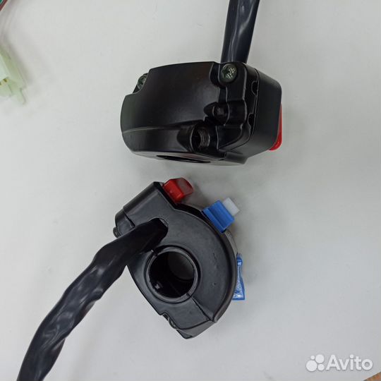 Пульты металлические держателями зеркал на скутер