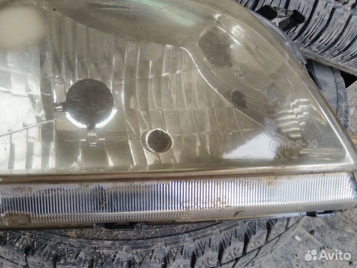 Фары передние Mazda Demio