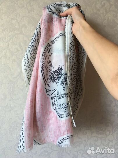 Платок женский розовый с принтом 