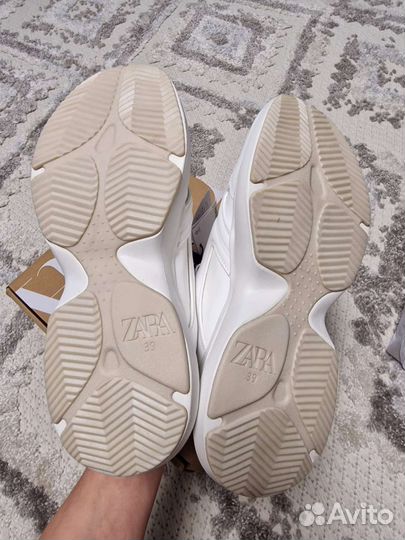 Кроссовки Zara