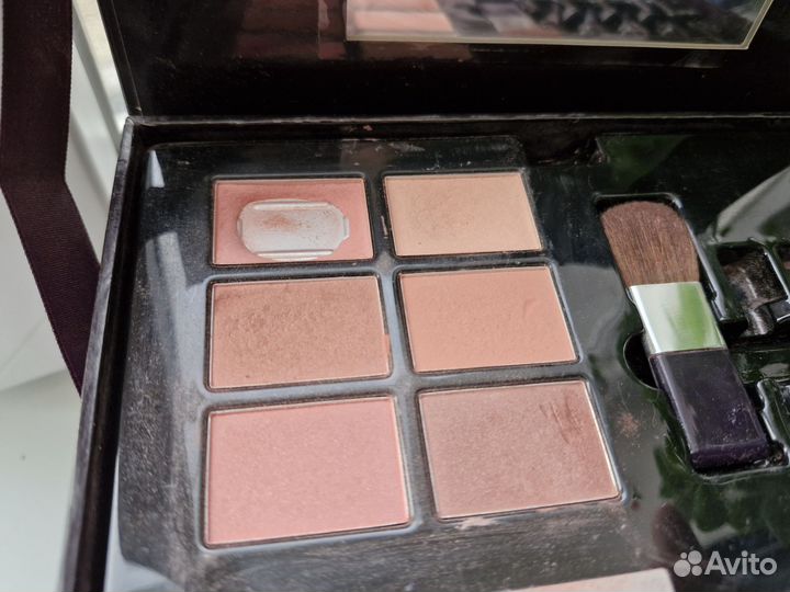 Палитра теней и румян Yves Rocher