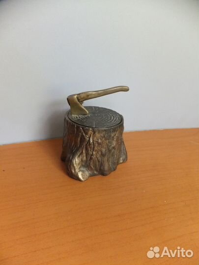 Старинная Шкатулка Солонка Пень с Топором