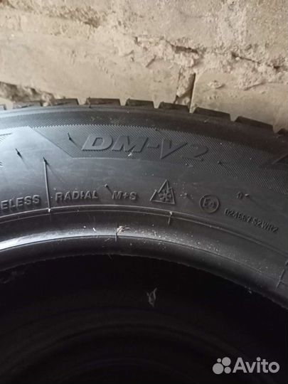 Bridgestone Blizzak DM-V2 215/65 R16 98S