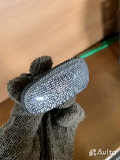 Поворотник передний правый Cadillac Srx 265 4.6